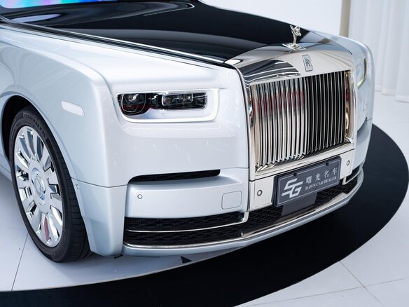 2023 Rolls-Royce Phantom Extended VIII Рестайлинг (Series II), серебристый, 50000000 рублей - вид 14