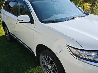 2015 Mitsubishi Outlander III Рестайлинг 2, белый, 1450000 рублей, вид 1