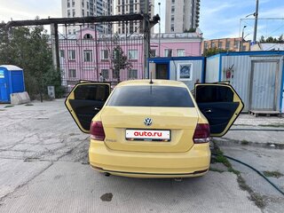 2019 Volkswagen Polo V Рестайлинг, жёлтый, 650000 рублей, вид 5