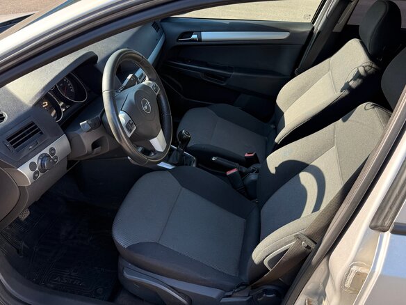 2013 Opel Astra H Рестайлинг, серебристый, 580000 рублей - вид 5