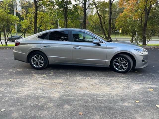 2021 Hyundai Sonata VIII (DN8), серебристый, 1725000 рублей, вид 5