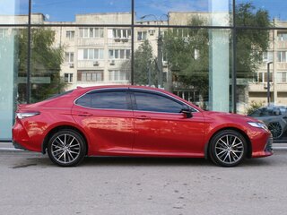 2021 Toyota Camry VIII (XV70) Рестайлинг, красный, 2699000 рублей, вид 4
