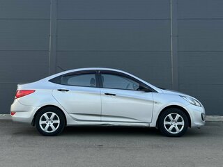 2012 Hyundai Solaris I, серебристый, 610000 рублей, вид 4