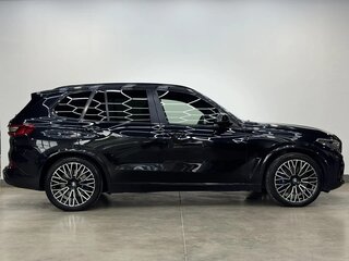 2019 BMW X5 40i IV (G05/G18), чёрный, 4600000 рублей, вид 4