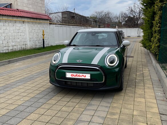 2021 Mini Hatch Cooper III (F55/F56) Рестайлинг 2, зелёный, 2700000 рублей - вид 1