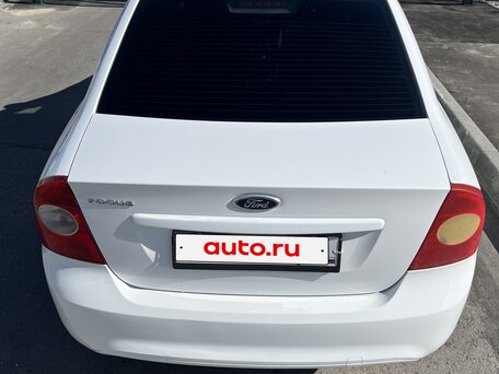 2010 Ford Focus II Рестайлинг, белый, 499000 рублей, вид 5