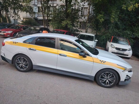 2021 Kia K5 III, чёрный - вид 2