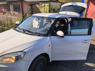 2011 Skoda Fabia II Рестайлинг, белый, 420000 рублей, вид 4