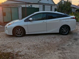 2018 Toyota Prius IV (XW50), белый, 1750000 рублей, вид 4