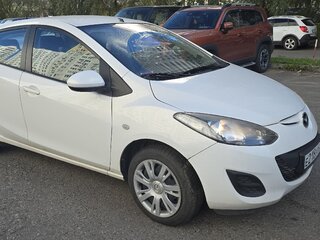 2011 Mazda 2 II Рестайлинг (DE2), белый, 750000 рублей, вид 2