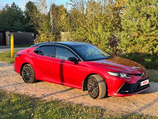 2021 Toyota Camry VIII (XV70) Рестайлинг, красный, 3300000 рублей, вид 4