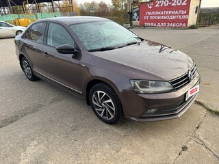 2017 Volkswagen Jetta VI Рестайлинг, коричневый, 1200000 рублей, вид 1