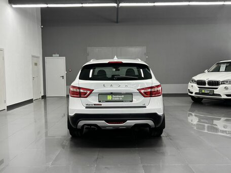 2018 Lada (ВАЗ) Vesta SW Cross I, белый, 970000 рублей, вид 4