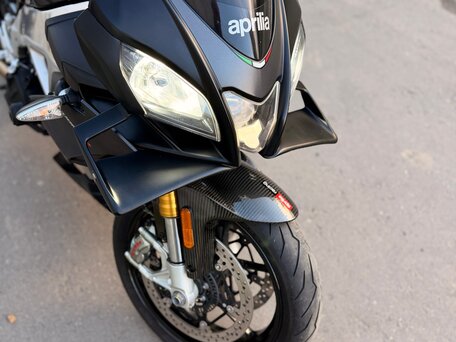 2019 Aprilia Tuono V4, чёрный, 1100000 рублей, вид 4