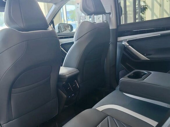 2026 Geely Atlas II, серебристый - вид 13