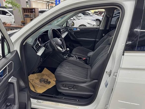 2023 Volkswagen Tiguan II Рестайлинг, белый, 2430000 рублей - вид 6