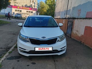2017 Kia Rio III Рестайлинг, белый, 980000 рублей, вид 3