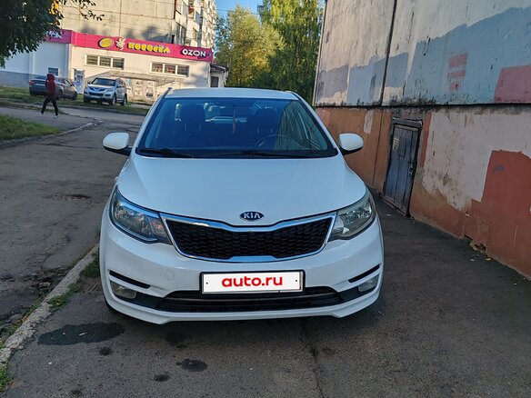 2017 Kia Rio III Рестайлинг, белый, 980000 рублей - вид 2