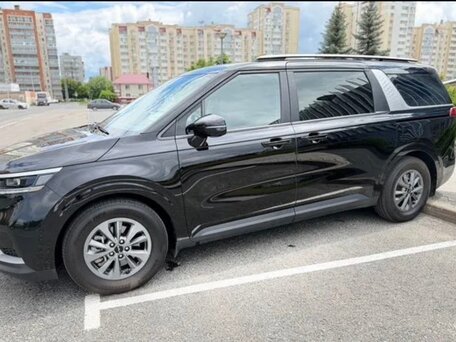 2021 Kia Carnival IV, чёрный, 3470000 рублей, вид 1