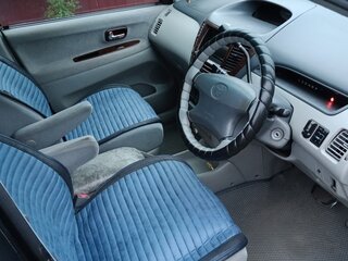 2000 Toyota Nadia, золотистый, 550000 рублей, вид 5