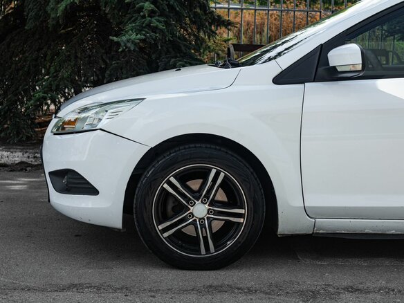 2009 Ford Focus II Рестайлинг, белый - вид 8