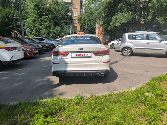 2019 Kia Optima IV Рестайлинг, белый, 1100000 рублей - вид 3