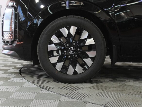 2025 Hyundai Staria I, чёрный, 9999000 рублей - вид 11