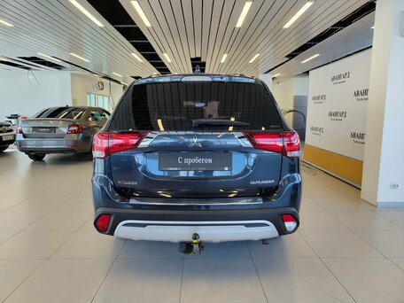 2019 Mitsubishi Outlander III Рестайлинг 3, чёрный, 1833000 рублей, вид 4