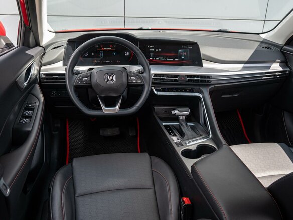 2023 Changan CS35 Plus I Рестайлинг, красный, 1560000 рублей - вид 5