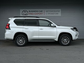 2020 Toyota Land Cruiser Prado 150 Series Рестайлинг 3, белый, 7745000 рублей, вид 4