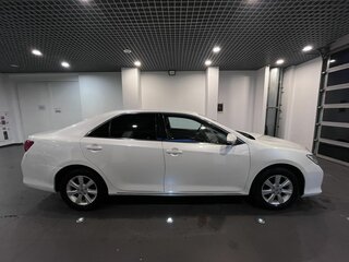 2014 Toyota Camry VII (XV50), белый, 1490000 рублей, вид 2