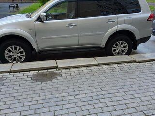 2015 Mitsubishi Pajero Sport II Рестайлинг, серебристый, 1950000 рублей, вид 3