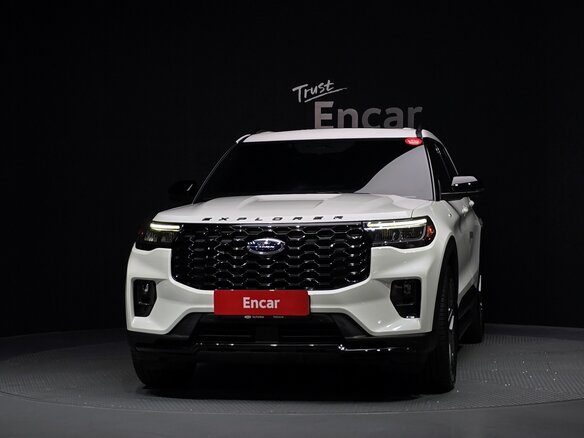 2025 Ford Explorer VI Рестайлинг, белый, 7520000 рублей - вид 2
