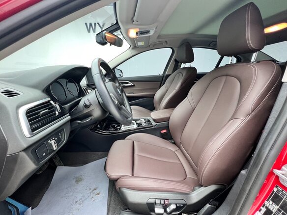 2022 BMW 1 серии 120i III (F52) Рестайлинг, красный - вид 6