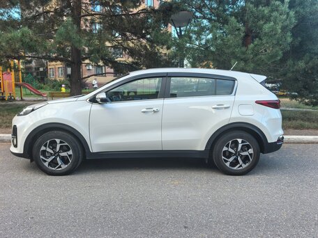 2021 Kia Sportage IV Рестайлинг, белый, 2490000 рублей, вид 1