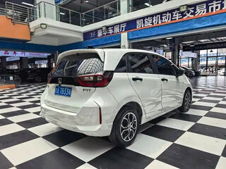 2023 Honda Fit IV Рестайлинг, белый, 958000 рублей, вид 3