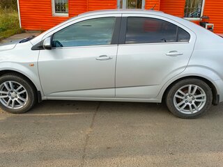 2014 Chevrolet Aveo II, серебристый, 620000 рублей, вид 4