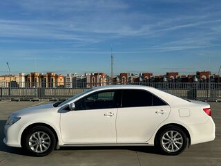 2013 Toyota Camry VII (XV50), белый, 1549000 рублей, вид 2