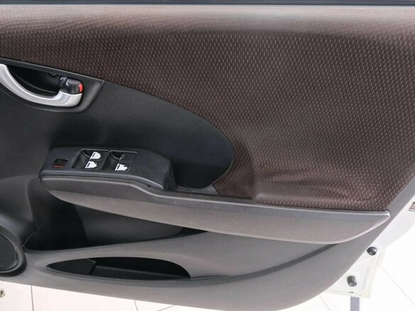 2011 Honda Fit Shuttle I, белый, 899000 рублей - вид 1