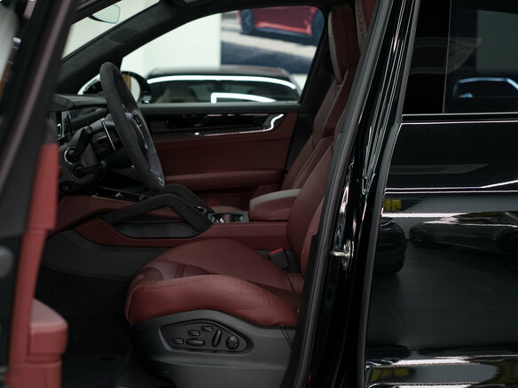 2026 Porsche Cayenne GTS III Рестайлинг, чёрный, 25600000 рублей - вид 11