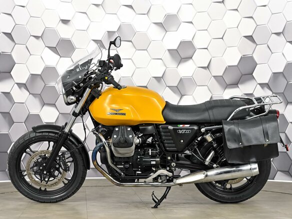2016 Moto Guzzi V 7, жёлтый, 555000 рублей - вид 3
