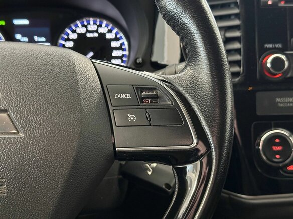 2018 Mitsubishi Outlander III Рестайлинг 2, белый, 1897000 рублей - вид 12