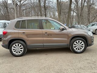 2016 Volkswagen Tiguan I Рестайлинг, коричневый, 1799999 рублей, вид 2