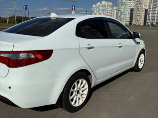 2013 Kia Rio III, белый, 845000 рублей, вид 5