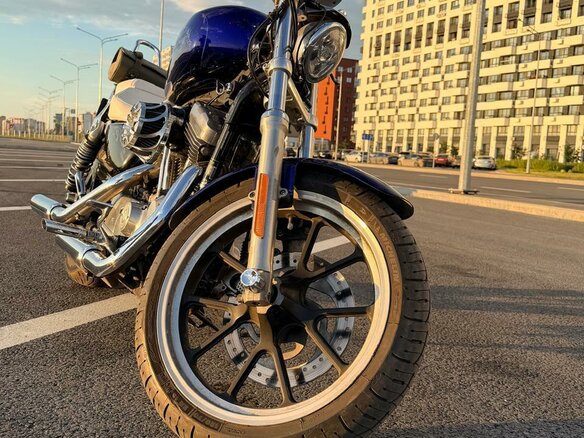 2015 Harley-Davidson Sportster 883, синий - вид 1