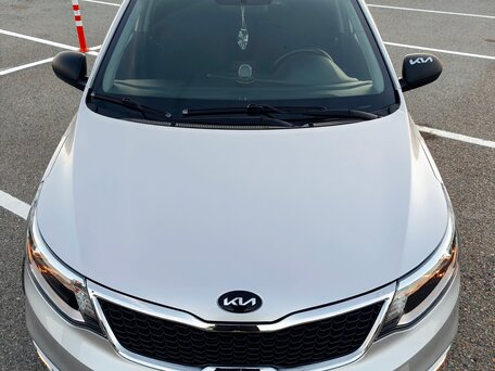 2016 Kia Rio III Рестайлинг, серебристый, 1170000 рублей, вид 2