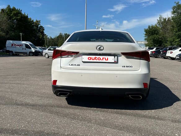 2018 Lexus IS 300 III Рестайлинг, белый, 3750000 рублей - вид 9