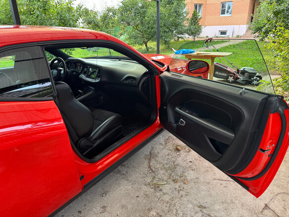 2021 Dodge Challenger III Рестайлинг 2, пурпурный, 4100000 рублей - вид 12