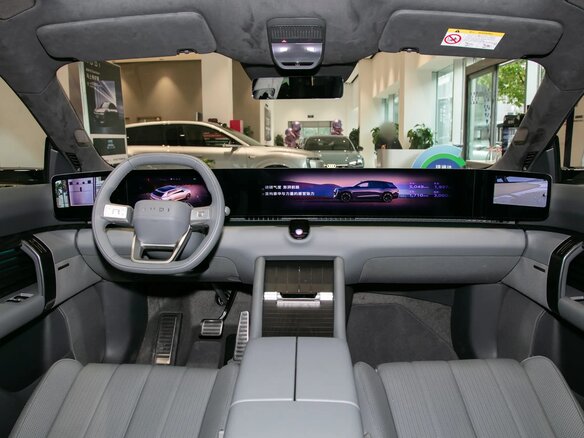2026 Audi E7X, зелёный, 7980757 рублей - вид 28