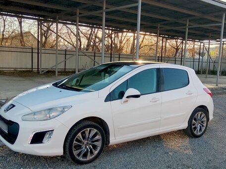 2012 Peugeot 308 I Рестайлинг, белый, 365000 рублей, вид 3